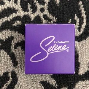 Mac eyeshadow Selena edition